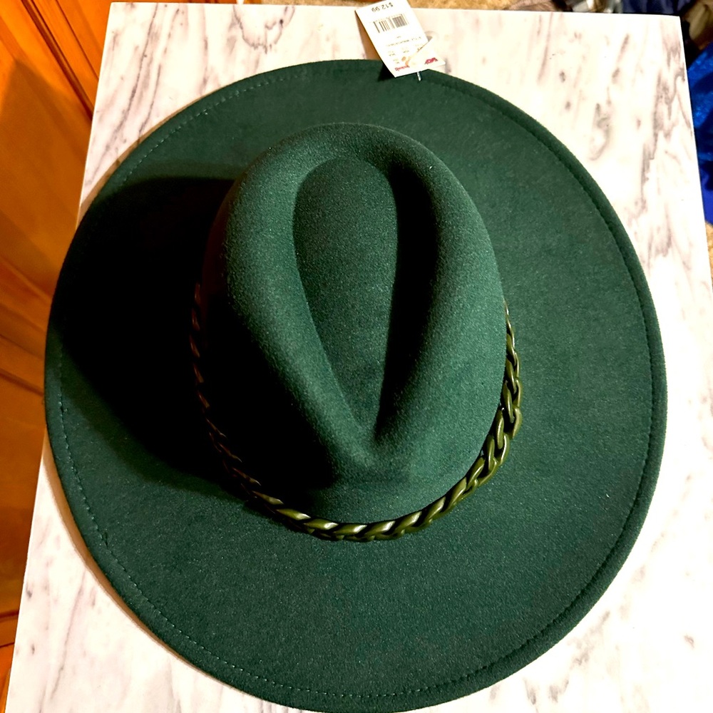 Dark hunter green suede hat with Green chain